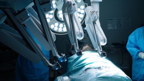 Inovația în sănătate: cum tehnologia și Medicii Buni duc intervențiile chirurgicale  la nivelul următor în Spitalele MedLife