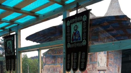 Autorităţile din Suceava vor un drum judeţean care să lege mănăstirile Slatina şi Voroneţ / Legătura este acum accesibilă doar cu maşini de teren