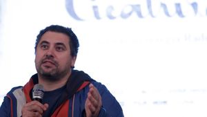 Regizorul român Radu Jude, recenzat în The Guardian și Variety pentru cel mai recent film al său, despre societatea românească modernă/ Andrew Tate, corporatismul fără scrupule și șoselele morții, printre subiectele abordate