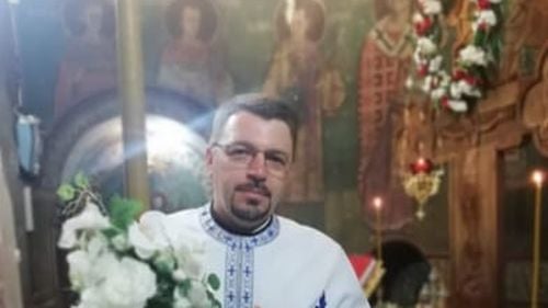 Gest responsabil într-un sat din Vrancea: un preot îndeamnă credincioșii să stea acasă în Noaptea Învierii și îi asigură că va duce lumânări în locul lor la cimitir