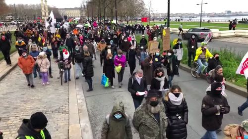 Mii de oameni au protestat în Franța împotriva legii privind securitatea globală, care ar viza introducerea „instrumentelor de supraveghere în masă”