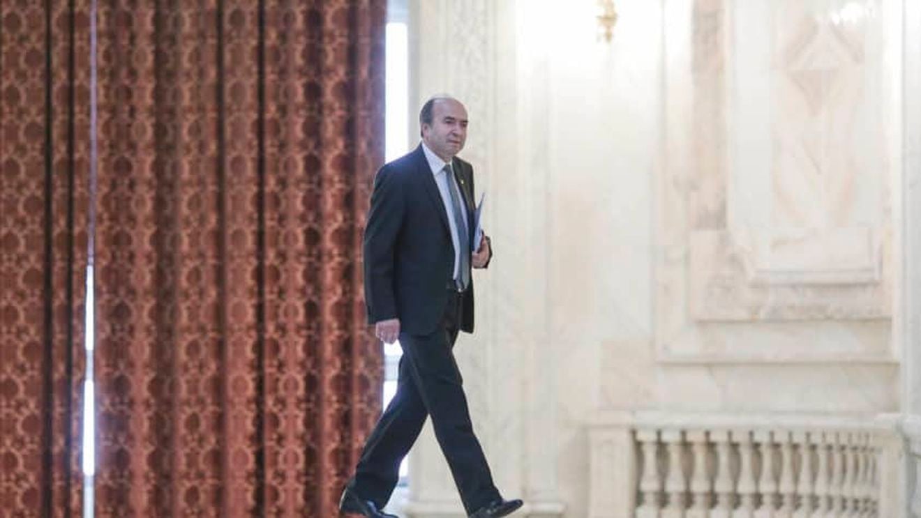 Tudorel Toader a cerut să devină notar. Surse: Dragnea e nemulțumit că ministrul Justiției nu semnează OUG pentru amnistie