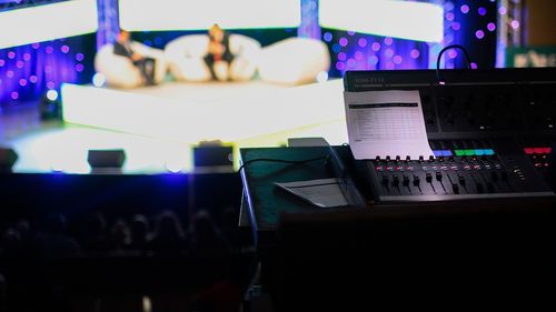 Pentru a combate incapacitatea unor oameni de a înţelege informaţiile, televiziunea publică din Germania difuzează "știri în limbaj simplu"