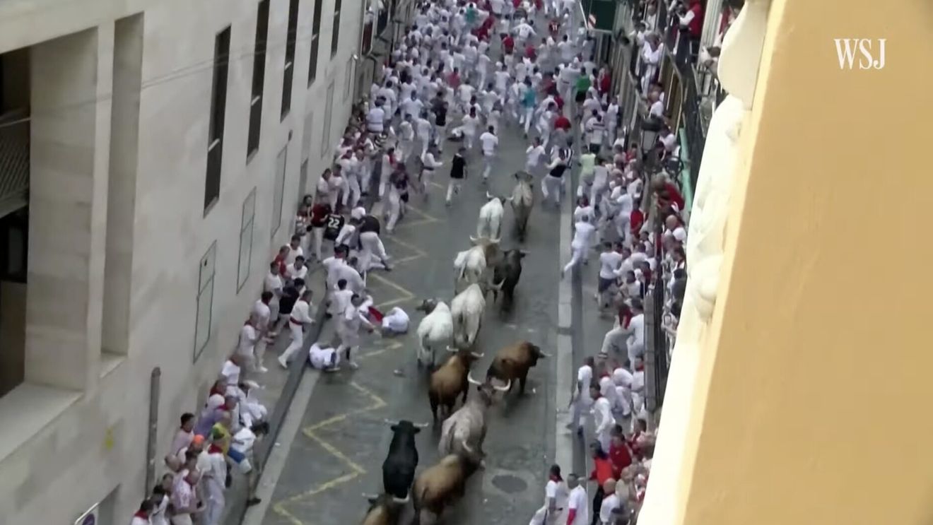 VIDEO Mai multe persoane au fost rănite în prima zi a eliberării taurilor la renumita sărbătoare „San Fermin”, la Pamplona