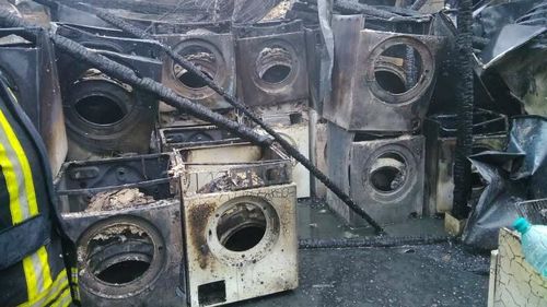 Bistrița Năsăud: Casă de tip duplex, grav afectată de e un incendiu care a pornit la un atelier de reparaţii