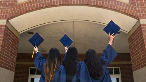 Oamenii de ştiinţă şi-au pierdut locurile de muncă sau granturile în urma reducerilor bugetare din SUA. Universităţile străine vor să îi angajeze