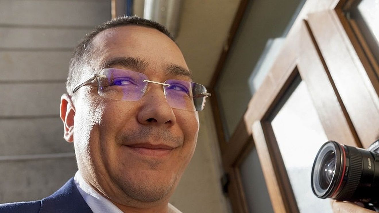 Ponta: După a doua condamnare, Dragnea trebuie să se retragă dacă îl interesează soarta PSD