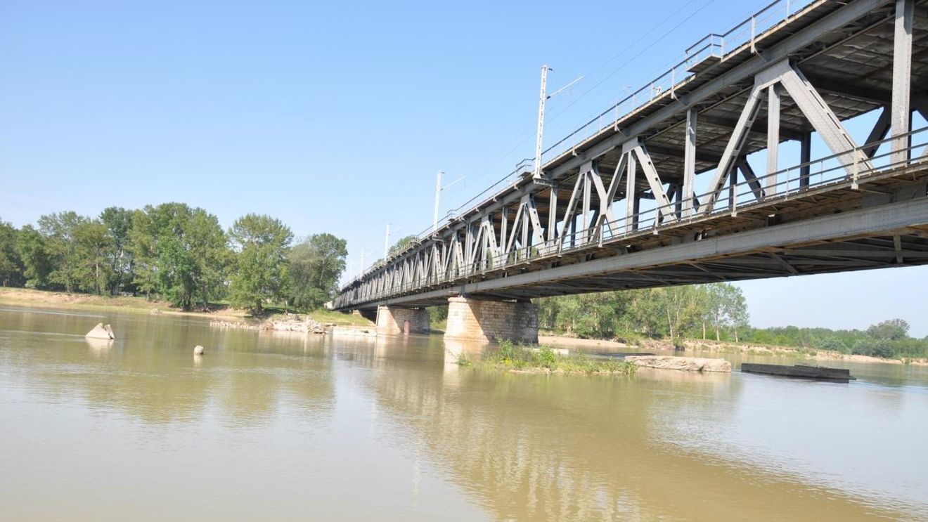 Infrastructură centenară: UMB va construi noul pod peste Siret de la Cosmești pe DN 24 spre vama Albița / Actualul pod peste Siret a fost ridicat acum 100 de ani