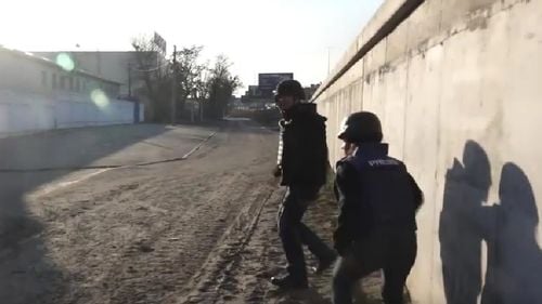 VIDEO Jurnaliștii britanici de la Sky News, răniți de ruși în Bucha: ”Stop! We are journalists! F**k!”