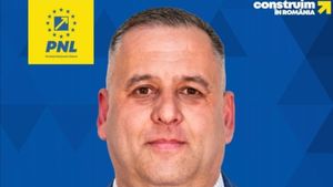 A fost arestat profesorul de religie din Teleorman care ar fi bătut și violat o elevă de 14 ani / Marius Lucian Chiurtu e consilier local și a candidat la Primărie de două ori, în 2020 din partea PSD și PNL