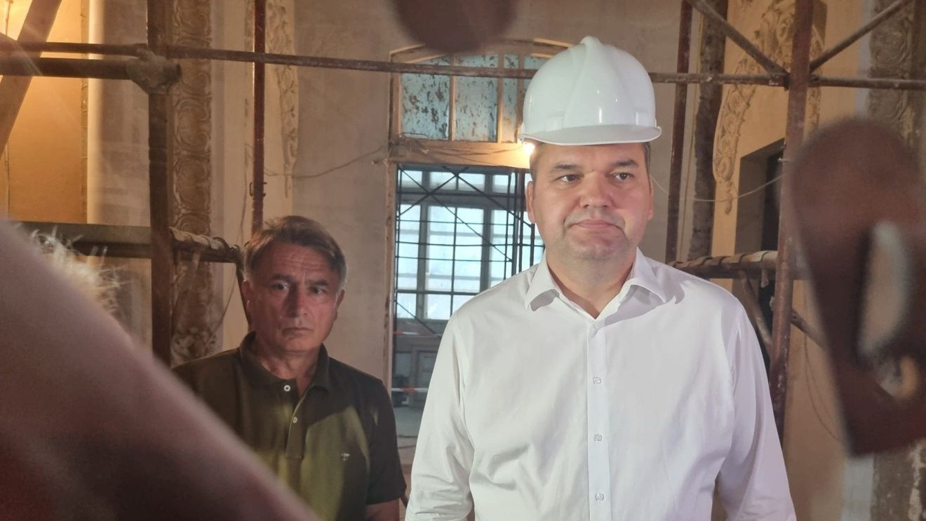 Ministrul Dezvoltării anunță ”o reducere masivă”, de 57%, a numărului de posturi de la cabinetele aleşilor locali / De la 10.700 de posturi, la aproape 6.000