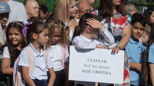 Numărul elevilor a atins cel mai mic nivel din ultimul deceniu în anul școlar 2022-2023 / Ruralul a „pierdut” o treime din efectivele de elevi de gimnaziu pe care le avea acum 10 ani