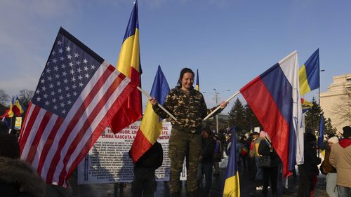 Dosar penal şi amenzi de 10.000 de lei, după manifestația pro-Georgescu din din Piaţa Victoriei