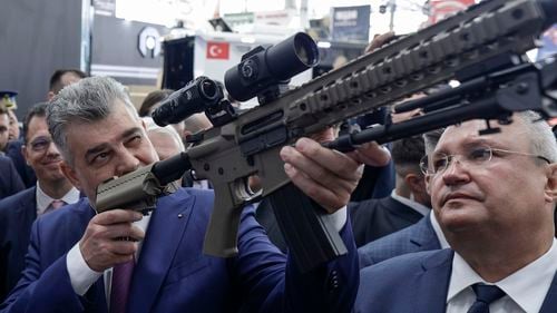 Marcel Ciolacu, primul atac dur la Nicolae Ciucă: Onoarea nu poate fi doar pe panouri