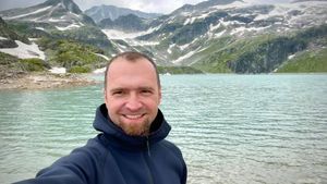 Consilierul local USR Timişoara, Răzvan Negrişanu, după ce Fritz a fost declarat în conflict de interese administrativ: Documentaţia pentru PUZ era deja semnată de fostul primar, Fritz doar a semnat referatul de înaintare către CL