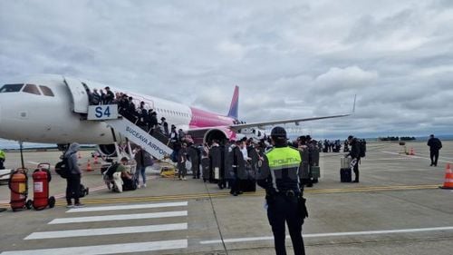Peste 3000 de evrei hasidici tranzitează Aeroportul Suceava la întoarcerea din pelerinaj / Măsuri speciale luate de autorități / Se întorc din Ucraina, unde au mers la Uman, cu ocazia sărbătorii Roș Hașana (Anul Nou evreiesc)