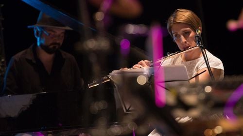 Despre tăcerea profesorilor – Revolta unei profesoare: Nu doar salariul trebuie să ne scoată în stradă, ne facem vinovați de crimă închizând ochii în fața nenorocirilor