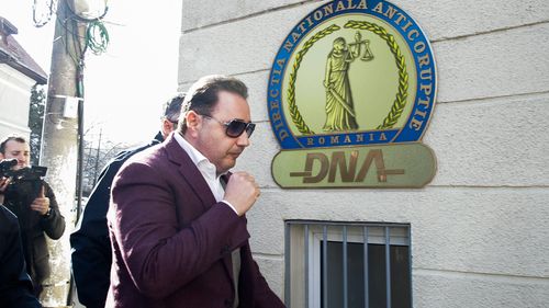 Scandal la Parlamentul European provocat de Cristian Rizea, fostul deputat PSD condamnat pentru corupție. El a jignit-o pe Maia Sandu când aceasta primea un premiu și a fost scos de forțele de ordine