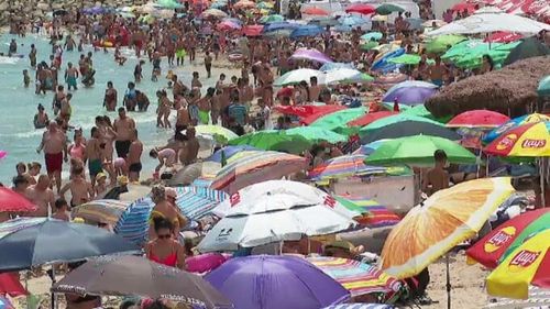 Razii ale poliţiştilor în sudul litoralului în urma cărora s-au aplicat 17 sancțiuni / Au fost verificate persoane şi autoturisme în Vama Veche, Constineşti şi Mangalia