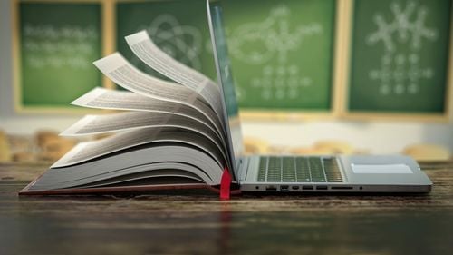 Fonduri PNRR pentru Digitalizare în Educație: Un liceu din Suceava, respins, inițial, de la finanțare cu 48 de puncte din cele minimum 70 cerute, a obținut bani după ce, la contestații, a primit 23 de puncte în plus. Directoarea liceului este membru PNL