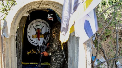 Acordul Israelului cu Hamas va include și accesul Crucii Roșii la ostaticii care vor mai rămâne în Gaza / Hamas a declarat că deține 210 din cei aproximativ 240 de ostatici răpiți luna trecută, printre care aproximativ 40 de copii / Și Jihadul Islamic ar deține o parte dintre ostatici