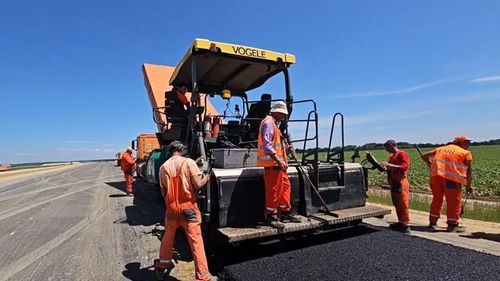 VIDEO Drum Expres Craiova-Pitești: UMB a ajuns la 50 % execuție pe lotul 4 și dă asigurări că termină lucrările în decembrie 2024/Nodul rutier de la Oarja, legătura cu A1, are aviz pentru 2025