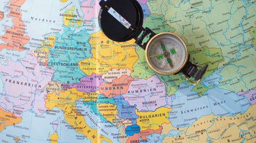 ANALIZĂ Planuri-cadru liceu: Matematica predată la toate clasele și specializările, pe parcursul tuturor anilor de liceu – regulă pentru țările europene cu cele mai bune rezultate la PISA 2022 / Există însă și excepții