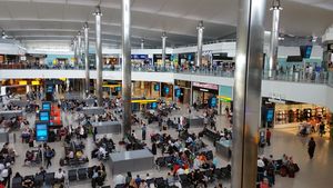 Aeroportul Heatrhow din nou "pe deplin operaţional", după închiderea sa vineri