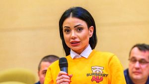 O tânără liberală condamnată penal, contract de 500.000 de lei pentru combinezoane cu Spitalul Suceava, pe o firmă fără activitate/ A câștigat și alte contracte de la instituții conduse numai de colegi de partid