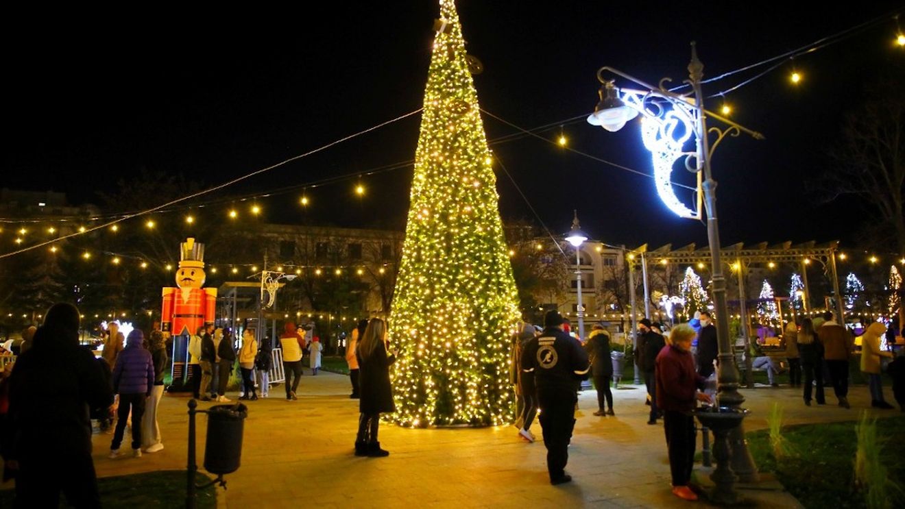 Primăria Constanța pune la bătaie și anul acesta peste 1 milion de euro pentru iluminatul festiv de Crăciun, unul dintre cele mai scumpe din țară