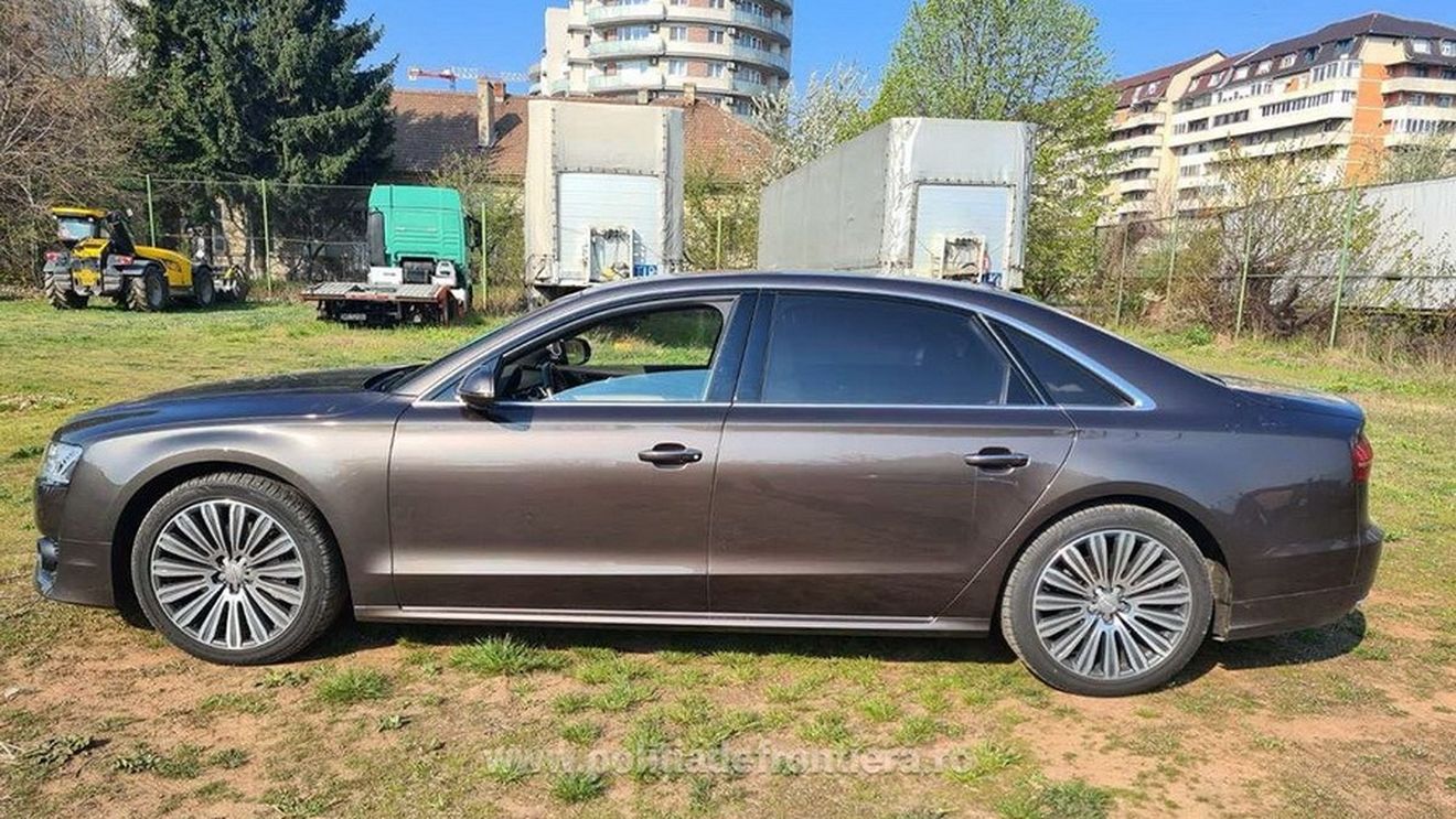 FOTO Audi A8, de 40.000 de euro, oprit la Borș II. Autoturismul a fost furat din Germania