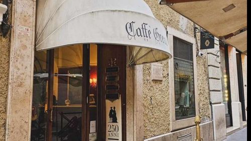 Motivul pentru care s-a închis cea mai veche cafenea din Roma / De-a lungul timpului, Giacomo Casanova, Charles Dickens, Audrey Hepburn și Sophia Loren au trecut pe aici