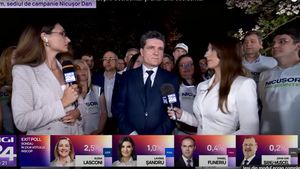 VIDEO Nicușor Dan, întrebat dacă PSD va fi la guvernare: ”E obligatoriu, dacă vrem un guvern cu majoritate parlamentară / Nu se poate fără PSD, după cum nu se poate fără PNL / Soluția ideală, și cu USR” 