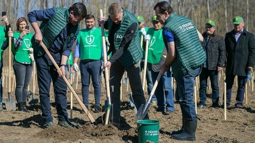 Președintele Iohannis și premierul Cehiei au organizat o conferință despre promovarea educației privind schimbările climatice