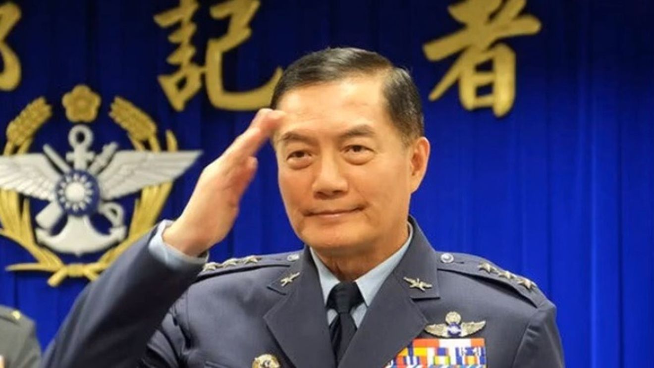 Șeful Armatei din Taiwan și alți șapte oficiali militari au murit după ce elicopterul în care se aflau s-a prăbușit