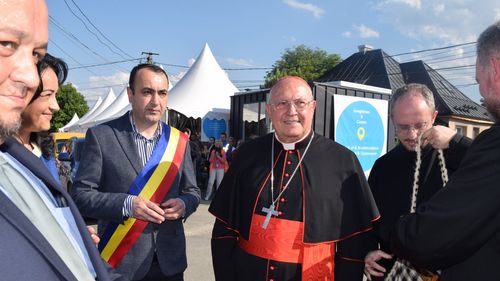 Cardinalul Leonardo Sandri, poporului român: Mulţumesc, pentru că fiind conştienţi de suferinţa şi de răul pe care istoria umană le poate dezlănţui v-aţi făcut apropiaţi şi primitori, fraţi şi surori autentici ai aproapelui vostru, precum bunul samarinean din Evanghelie