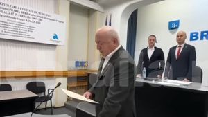 VIDEO Momentul în care consilierul PNL Petrică ”la, la, la” Popa depune jurământul la Brăila trecând peste o bucată din textul pe care-l avea de citit (DeBrăila)