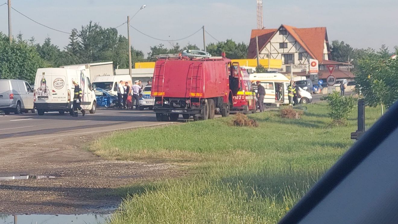 UPDATE Accident grav pe DN1, în zona Paralela 45. Un bărbat de 60 de ani a murit/ Au fost implicate trei mașini