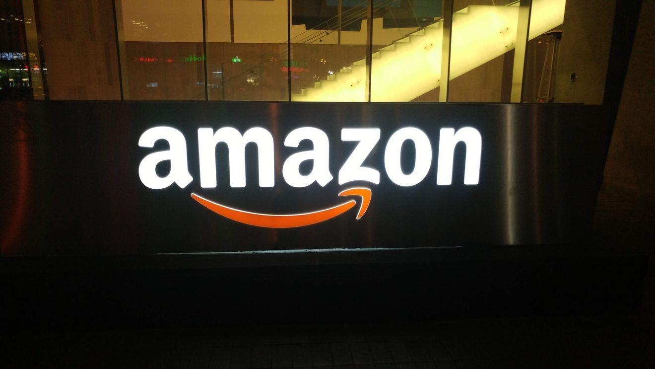 Amazon va concedia peste 18.000 de angajaţi