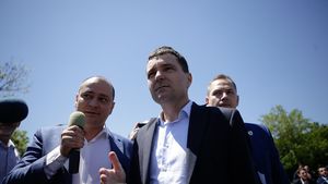 DOCUMENTE De ce instanța a suspendat dispoziția de demolare a restaurantului lui Câine din Orășelul Copiilor și i-a dat dreptate lui Nicușor Dan: Mitrache era proprietar al imobilului inițial, construit în anii '70, iar extinderea ulterioară a fost aprobată de Piedone