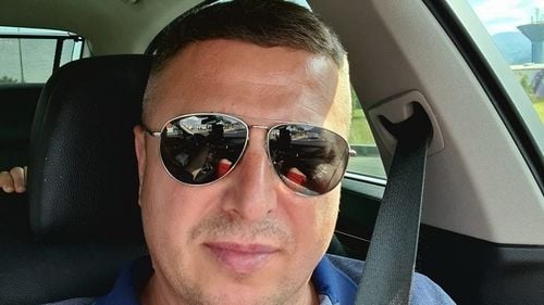 Autoritatea pentru protecția copiilor cere anchetă penală în cazul primarului care și-a umilit fetița, ținând-o dezbrăcată cu fața la perete și cu mâinile ridicate, forțând-o să ceară scuze