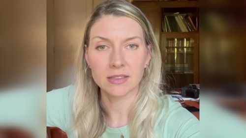 VIDEO O poveste culinară româno-americană: Cum s-a adaptat o fetiță plecată la 9 ani din România la bucătăria americană. Și cum a fost întoarcerea în România 30 de ani mai târziu.