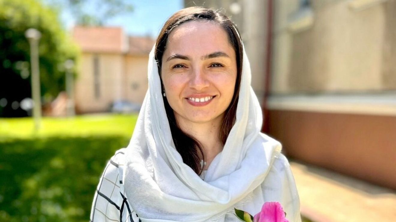 UPDATE Ana Maria Gavrilă a sunat la 112 pentru ca Poliția să evacueze jurnaliștii din Parlament pentru că ”se simte hărțuită” / Gavrilă a fost sancționată pentru că a sunat inutil la serviciul de urgențe