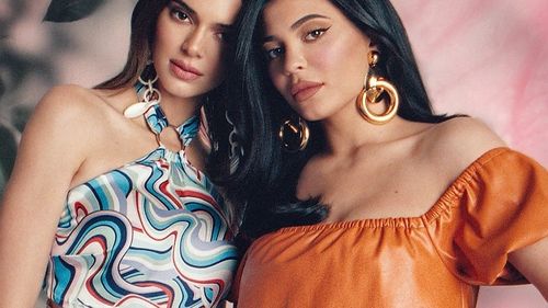 O companie grecească aduce în România magazinele Kendall & Kylie Jenner, înființate de surorile vitrege ale faimoaselor surori Kardashian