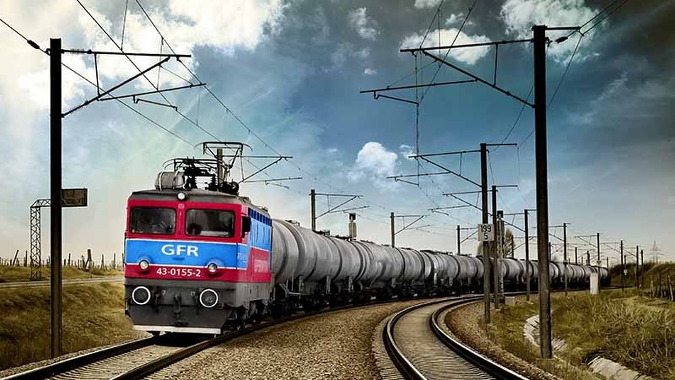 Locomotiva unui tren de marfă a luat foc în gara din Oradea / Tracta o garnitură cu 22 de vagoane, încărcate cu motorină