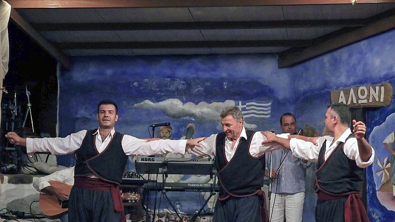 Greek Street Dance în centrul Constanței / Publicul, invitat să danseze şi să se bucure de atmosfera elenă