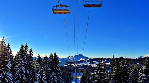 Lipsa zăpezii perturbă mai multe evenimente montane în Franța