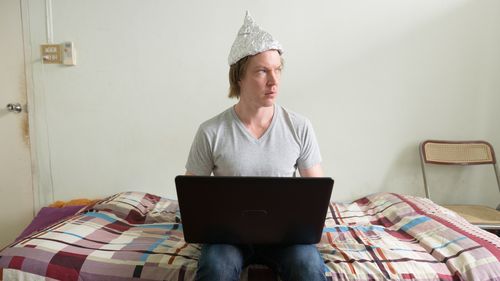 Chatboţii AI încurajează teoriile conspiraţiei, arată un nou studiu