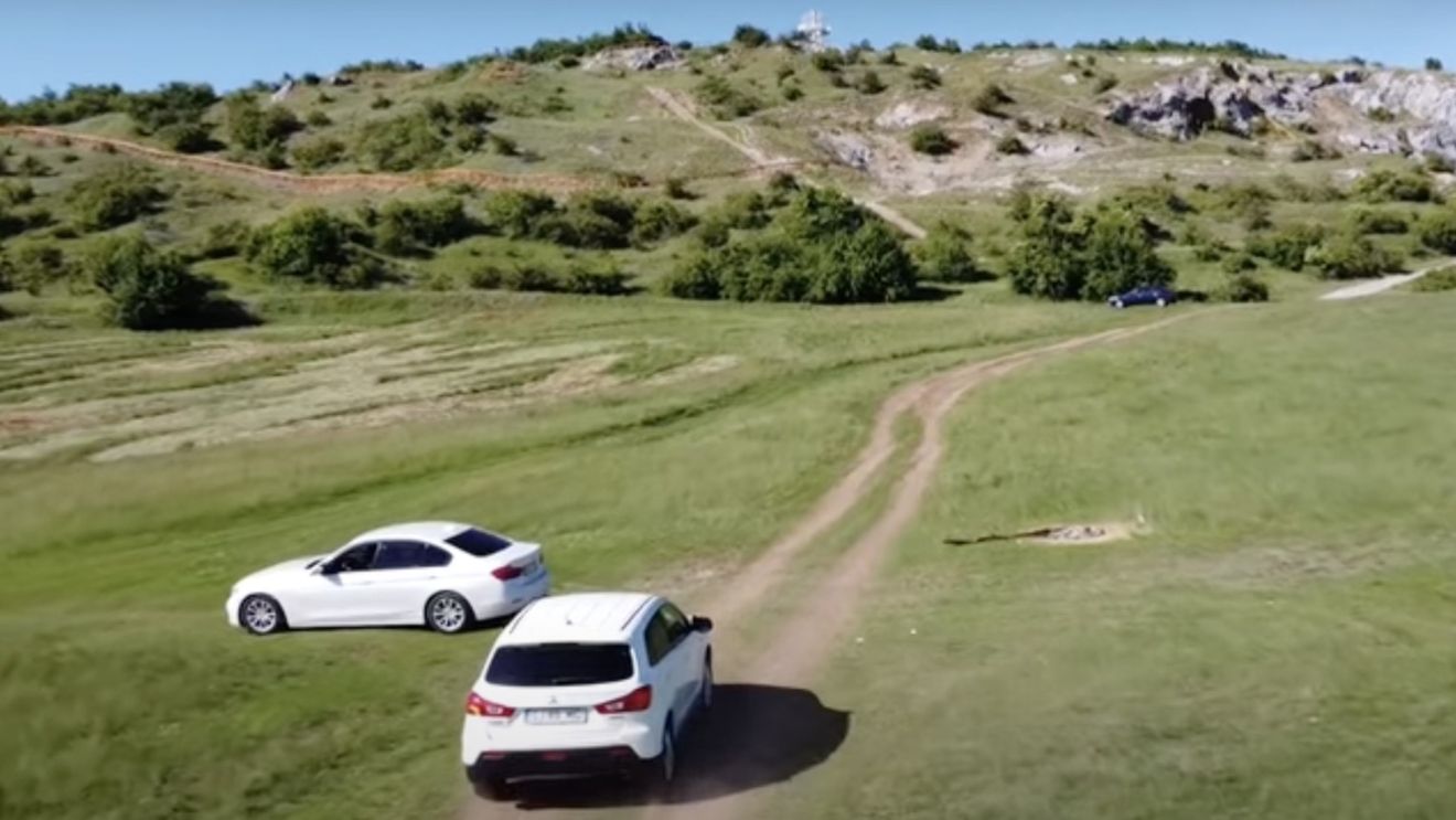 Bihor: Autoritățile vor amenaja o barieră și parcări în zona protejată „Avenul Betfia”, dat fiind că turiștii preferă să urce până pe crater cu mașinile, ignorând indicatoarele care interzic accesul autoturismelor