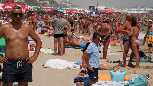 Scad preţurile pe litoral. Cazarea se ieftinește cu 20%, șezlongurile vor costa cu 10 lei mai puțin / Cum va fi vremea la mare în weekend